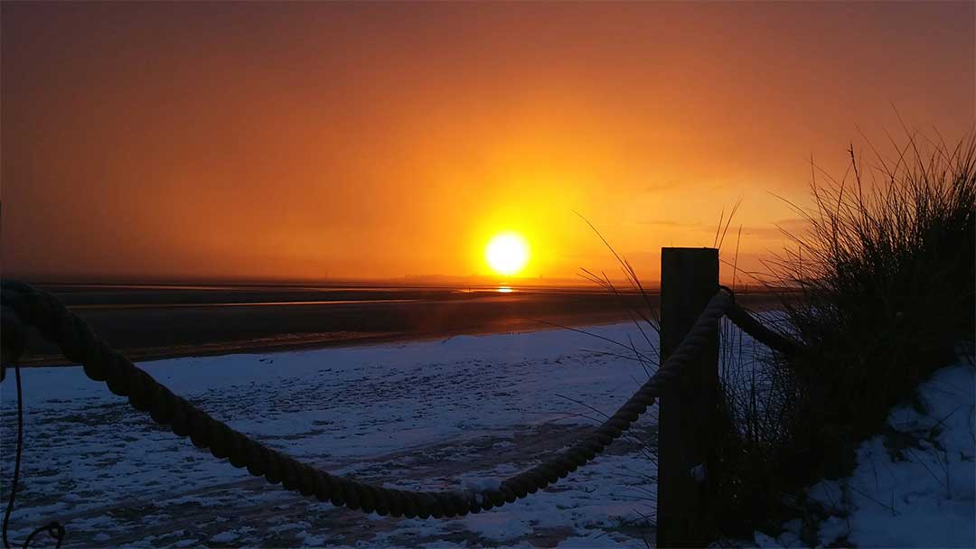 winter-beach-scene-at-Camber